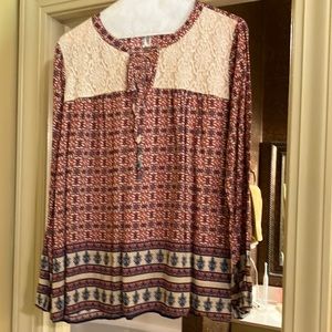 Polyester shirt, elastic at sleeves.